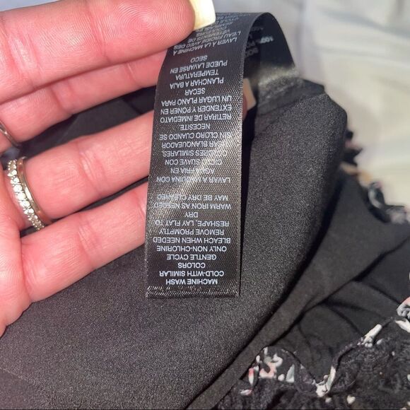 💋Bundle 4 items for $20. Add items💋 to a bundle - Picture 9 of 13